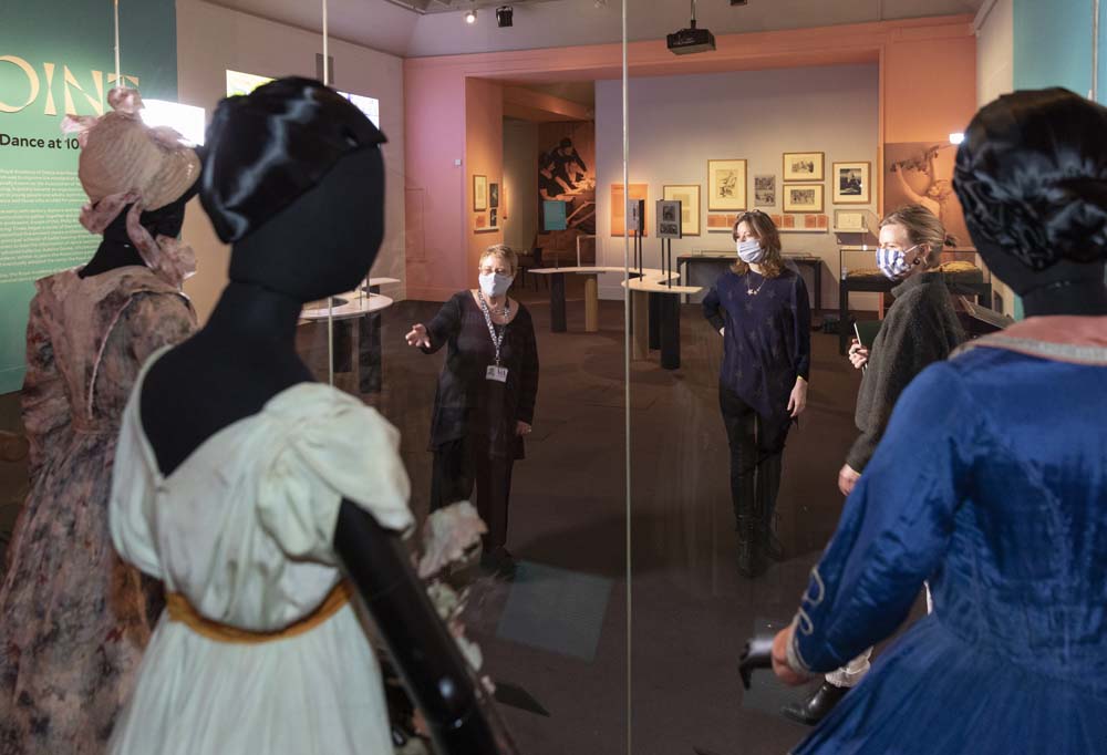 Discussing the installation